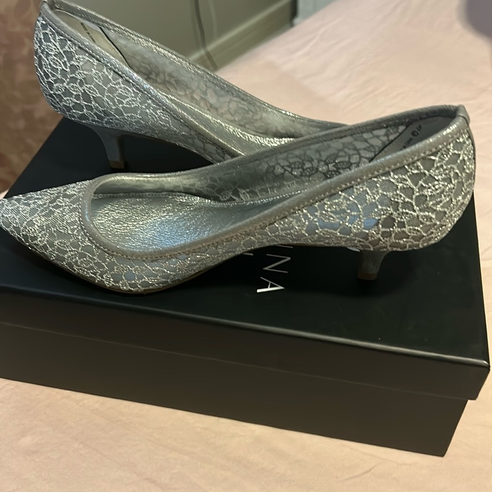 Adrianna Papel heels NWT size 7